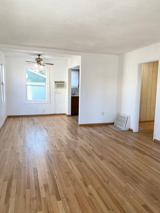 Building Photo - 4952 W 120th St