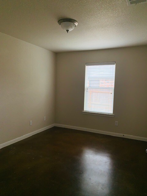 Building Photo - 100 Mountain Lion Rd
