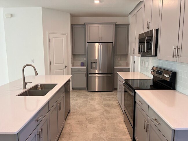 Foto del edificio - Newly built 3 Bedroom Home in Beautiful St. Cloud - 5 min from Isles of Lake Nova