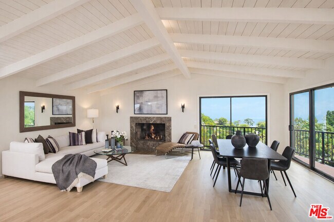 Foto del edificio - 9305 Beverlycrest Dr