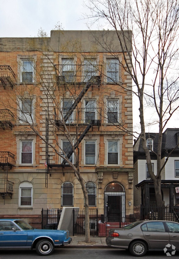 Primary Photo - 80 Monroe St
