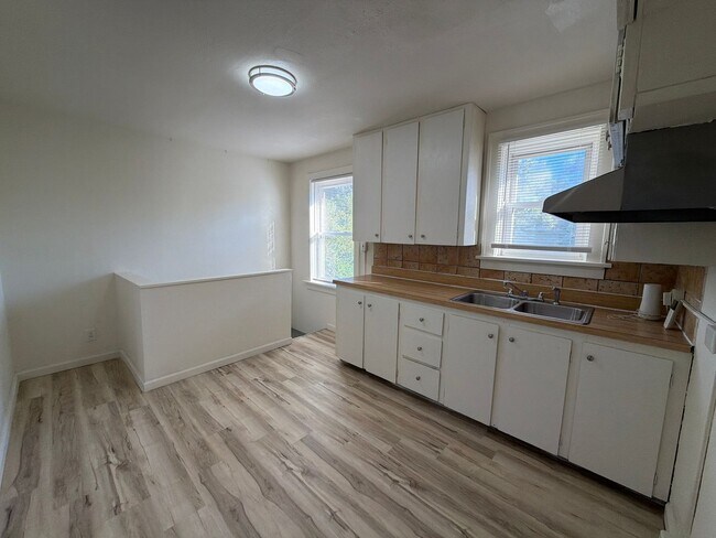 Foto del edificio - All Brick home on Meadowlark