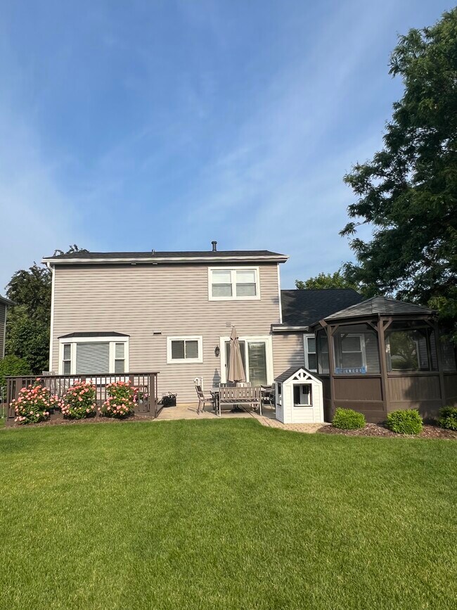 Foto del edificio - 927 Cass Ln