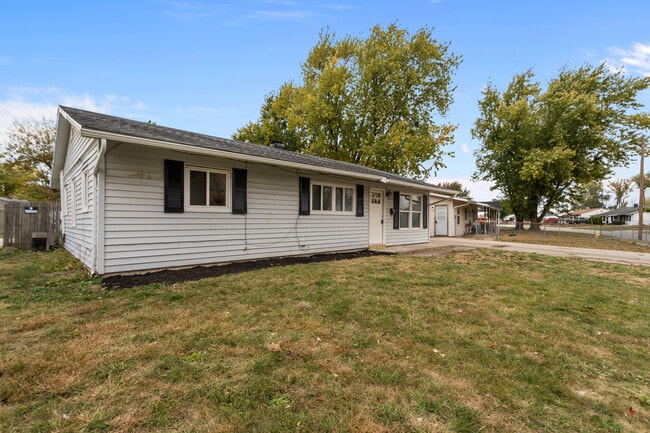 Building Photo - 2713 N Delphos St