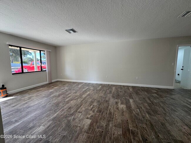 Building Photo - 540 Elliott Dr