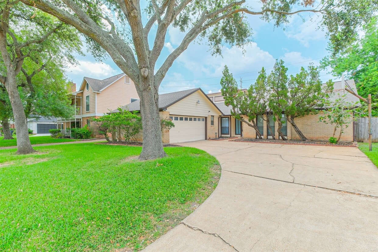 Foto principal - 2815 Arrowhead Dr