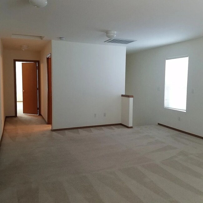 Building Photo - Beautiful 3 bed 2.5 ba house in highly desirable Liberty Ridge neighborhood