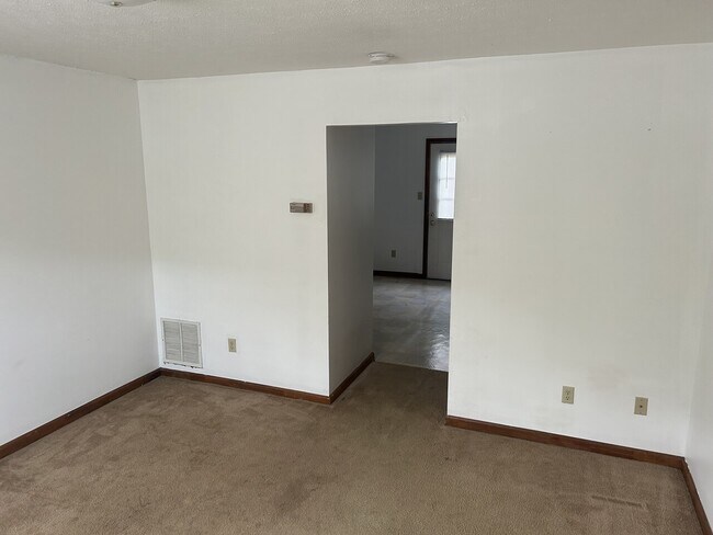 Building Photo - 102 Barnes Lane