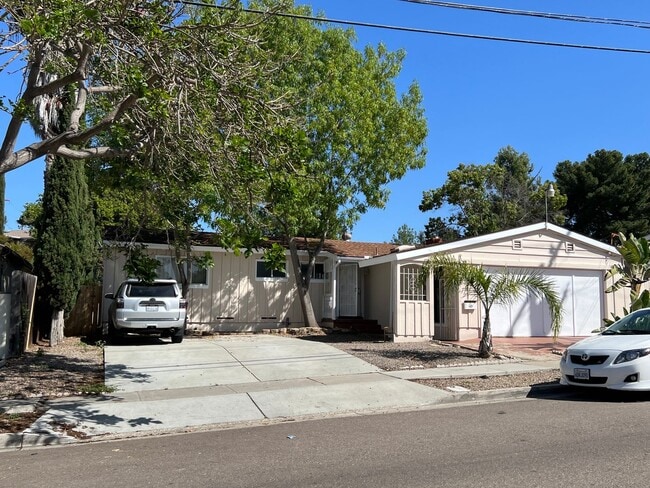 Foto del edificio - 6 Bedroom 3 Bathroom House  8 ppl MAX