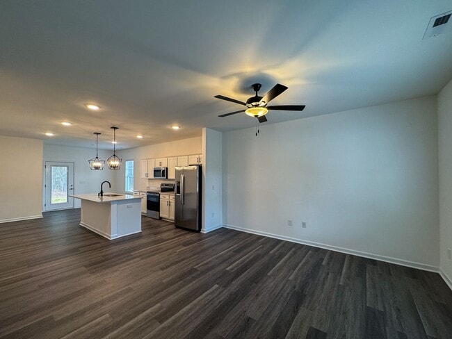 Building Photo - Beautiful 3 Bed 2 Bath Home in Raeford