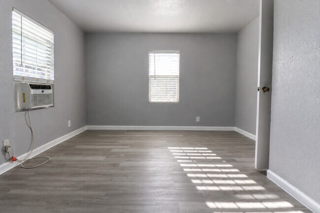 Building Photo - 122 W Avenue A