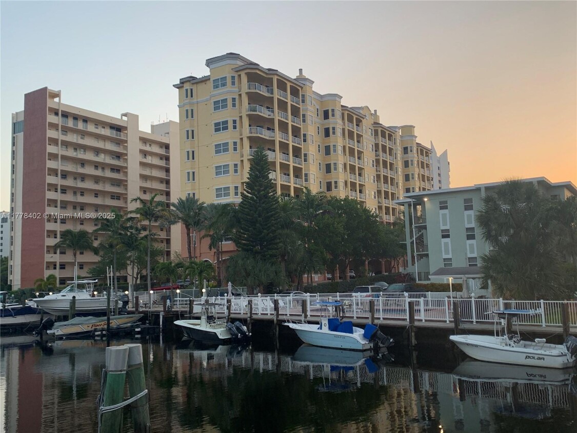 Primary Photo - 1395 S Ocean Blvd