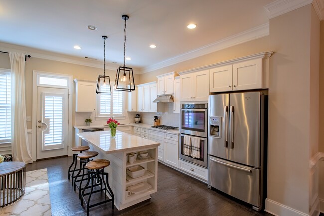 Kitchen - 3611 Brookleigh Ln NE