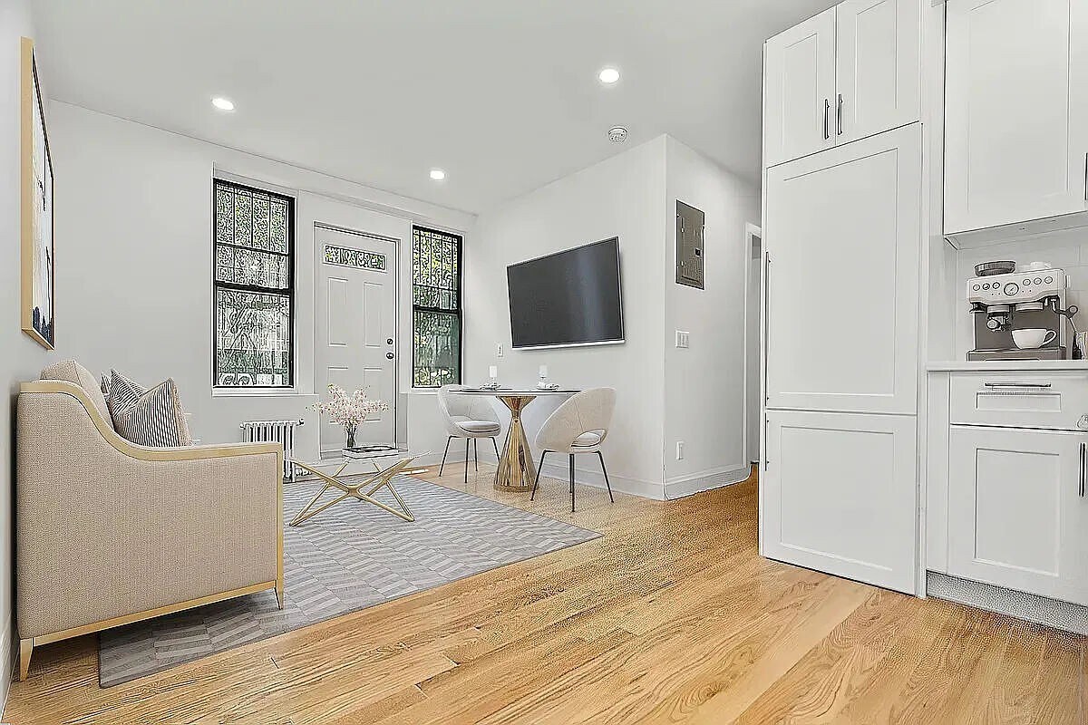 Primary Photo - 208 East 31st Street