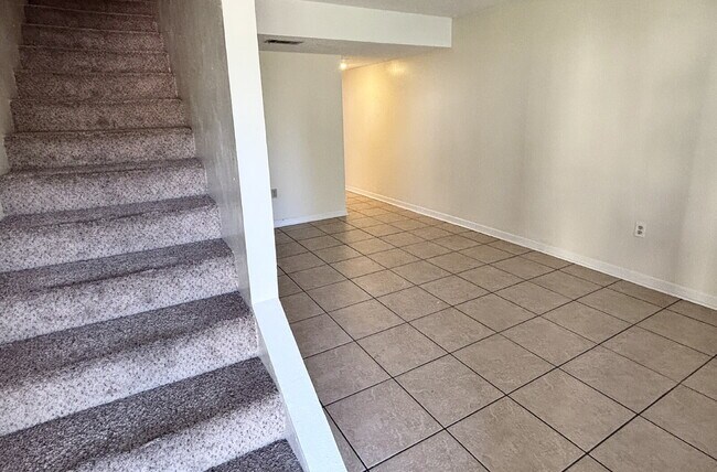 Building Photo - "Charming 2-Bed Townhouse in Fort Walton B...