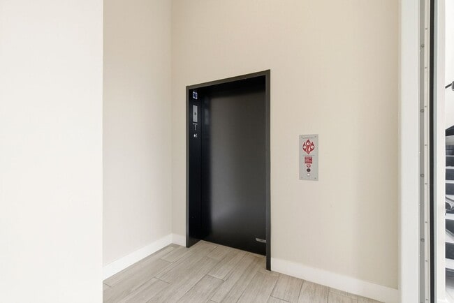 Foto del edificio - Gorgeous & Modern Los Altos Condo