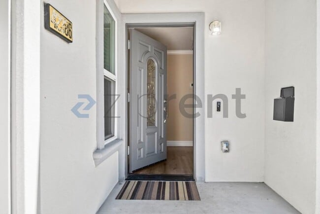 Building Photo - Unit