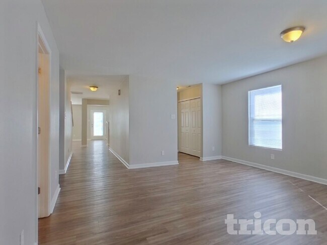 Foto del edificio - 1210 Willow Bridge Ct