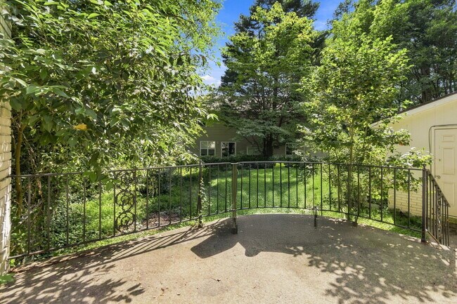 Building Photo - Plaza Midwood/Noda Duplex Property