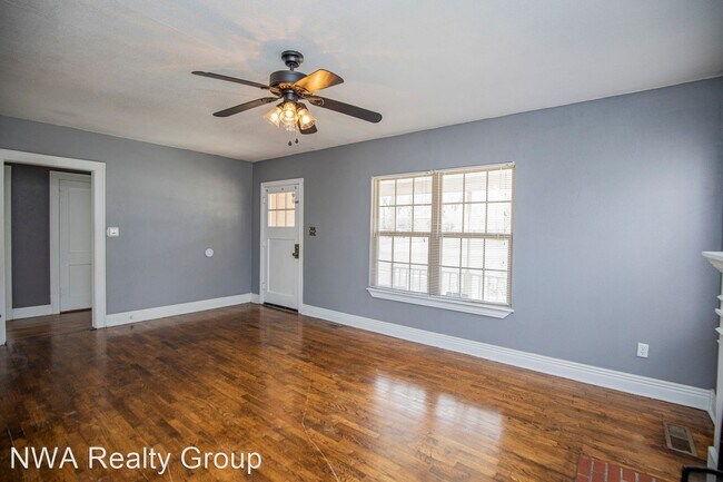 Building Photo - 2 br, 1 bath House - 821 S. 3rd Street
