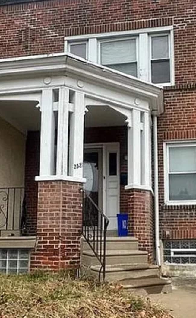 Building Photo - 2521 S 68th St