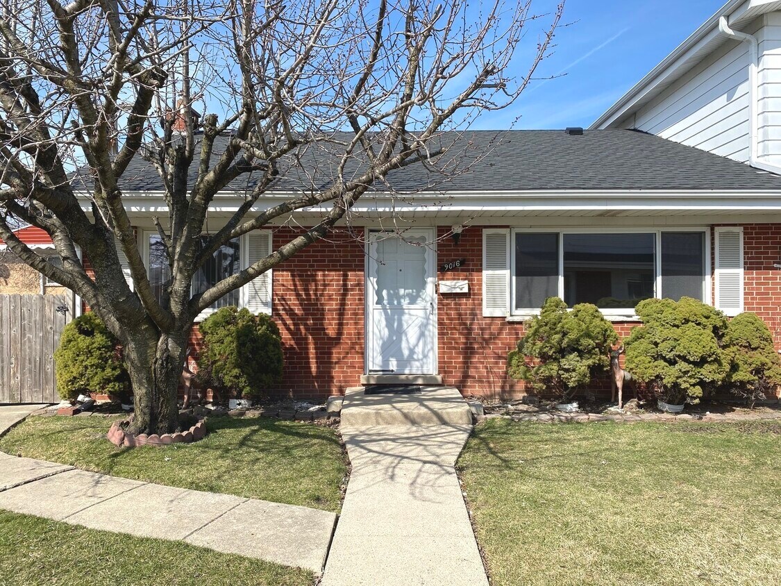 Primary Photo - 9016 N Clifton Ave