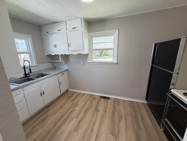 Foto del edificio - 327 S Brownell Ave