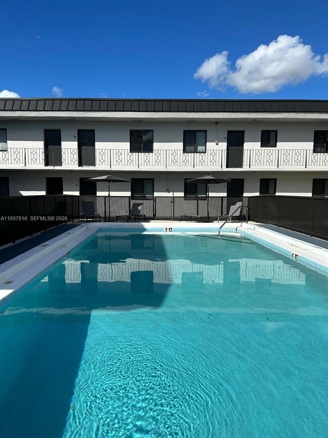 Building Photo - 805 W 30th St