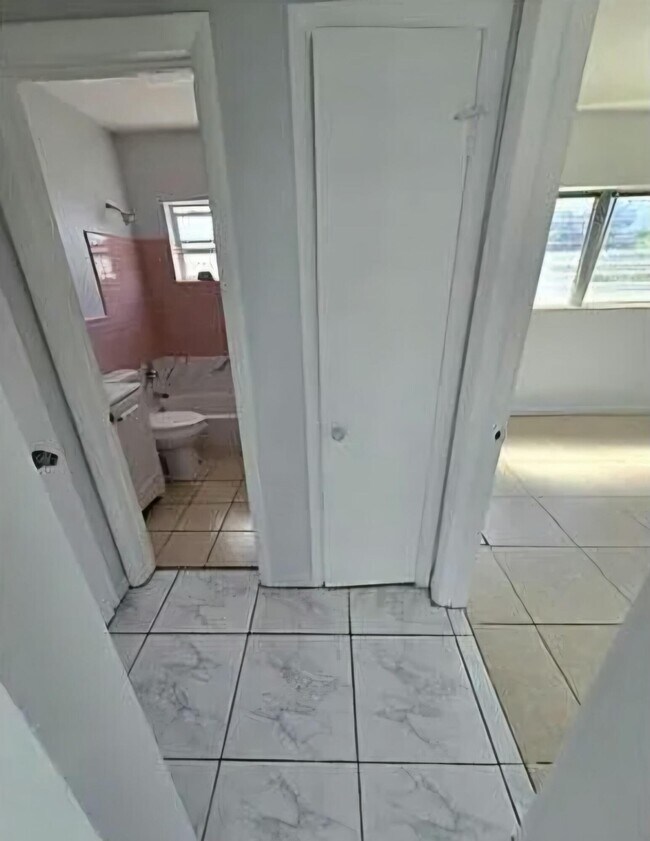 Foto del edificio - 1440 NE 171 St