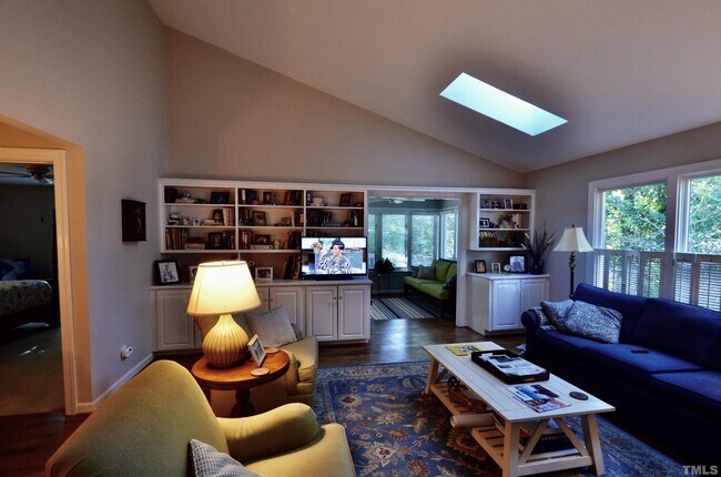 Building Photo - 531 Weathersfield