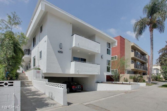 Foto del edificio - 2 br, 2 bath Apartment - 1051 S Sherbourne Dr