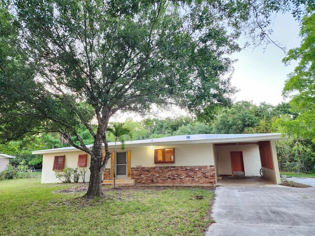 Building Photo - 2790 Rainbow Dr