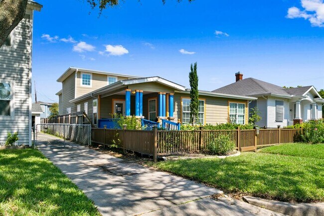 Foto del edificio - 4708 Woodrow Ave