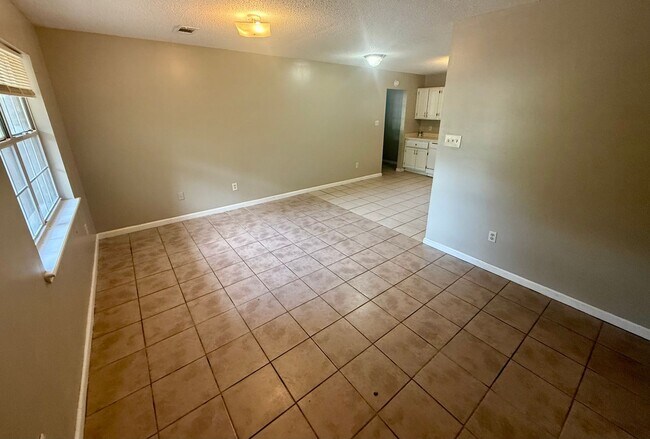 Building Photo - 1008 Daybreak Dr