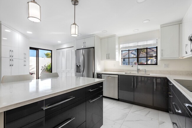 Foto del edificio - 15774 Loch Maree Ln