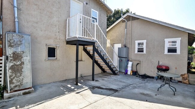 Building Photo - 1829 1/2 E 63rd Street Unit