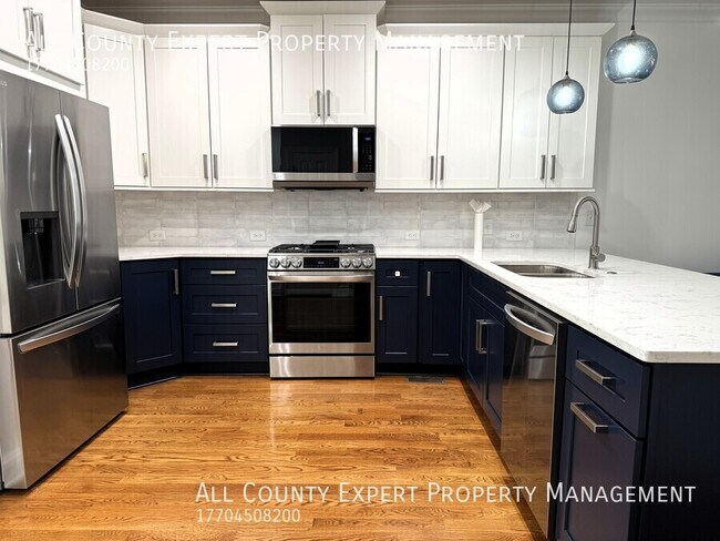Foto del edificio - 4858 Lamoyne Ln