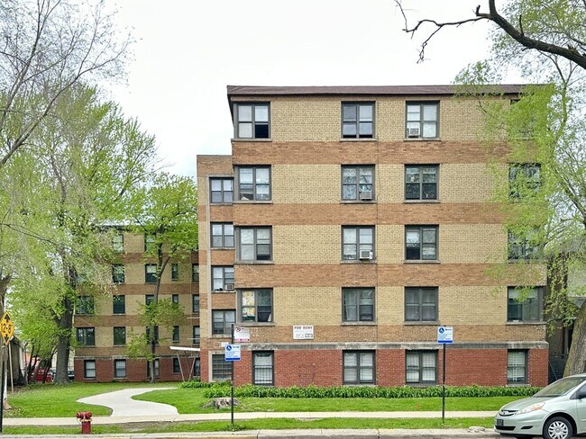 Building Photo - 1360 W Touhy Ave