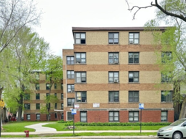 Building Photo - 1360 W Touhy Ave