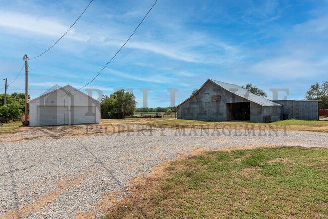 Building Photo - 14505 W 21st St