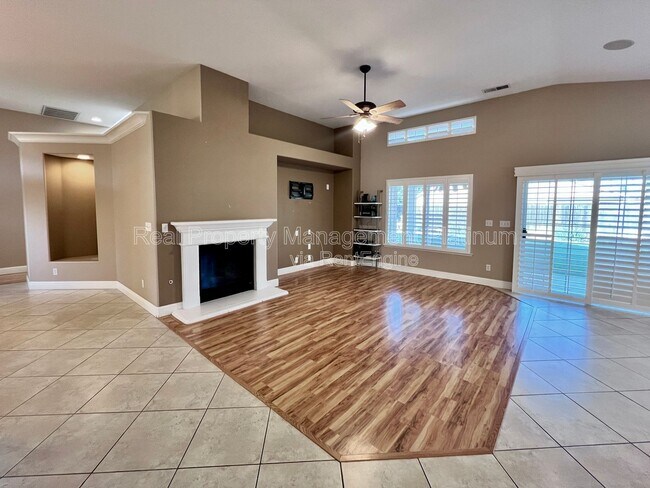 Foto del edificio - 5705 E Erin Ave