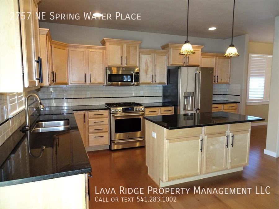 Foto principal - 2757 NE Spring Water Pl