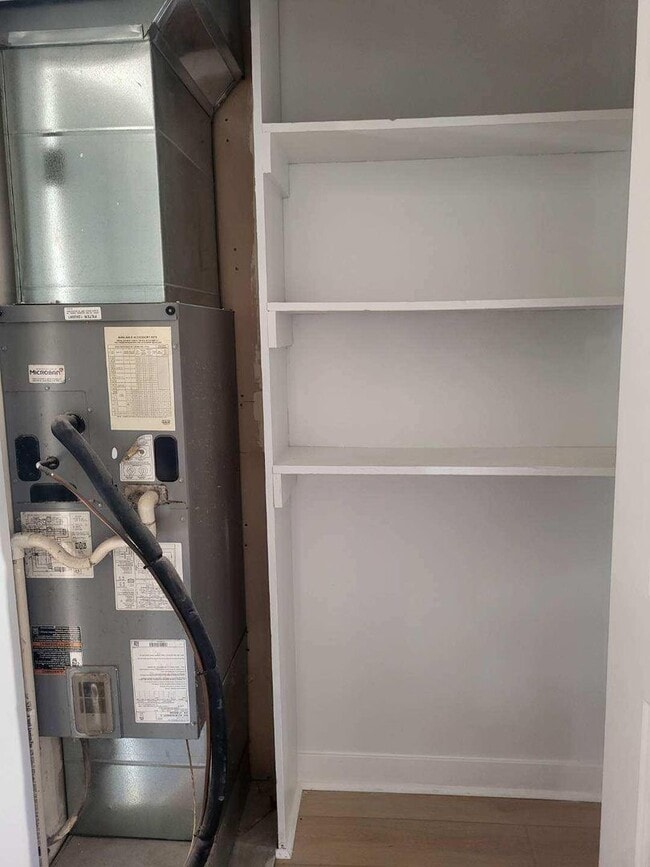 Foto del edificio - *Newly Renovated* Premium Style 2-Bedroom Apartment Home