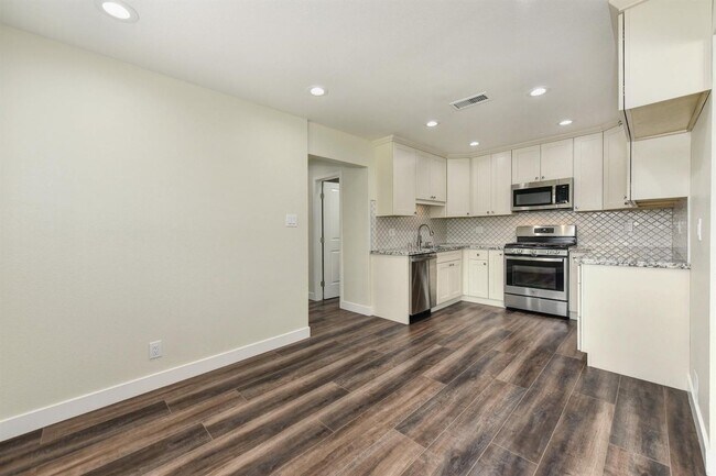 Foto del edificio - Near Mercy Hospital - Remodeled 4 Bdrm, 2 Bath