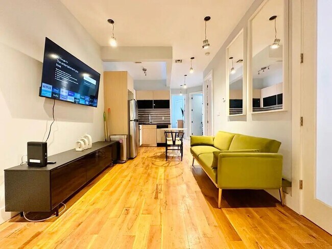 Foto del edificio - Furnished room/NOT APARTMENT