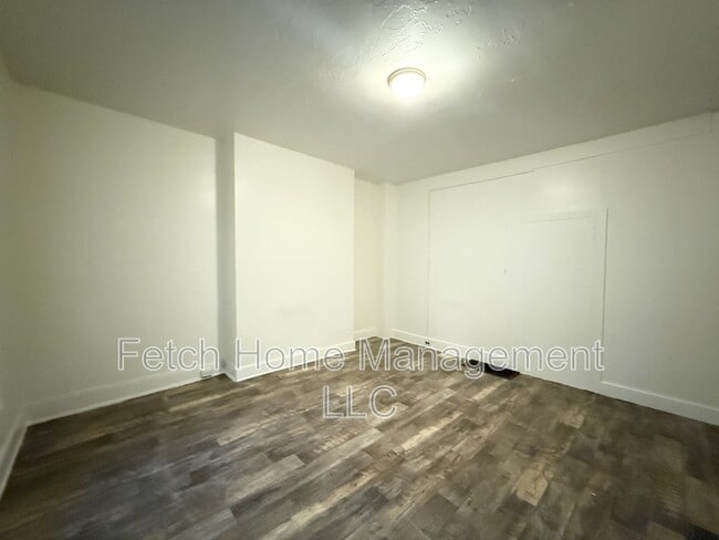 Building Photo - 405 E Orange St