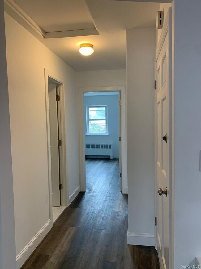 Foto del edificio - 4410 Baychester Ave