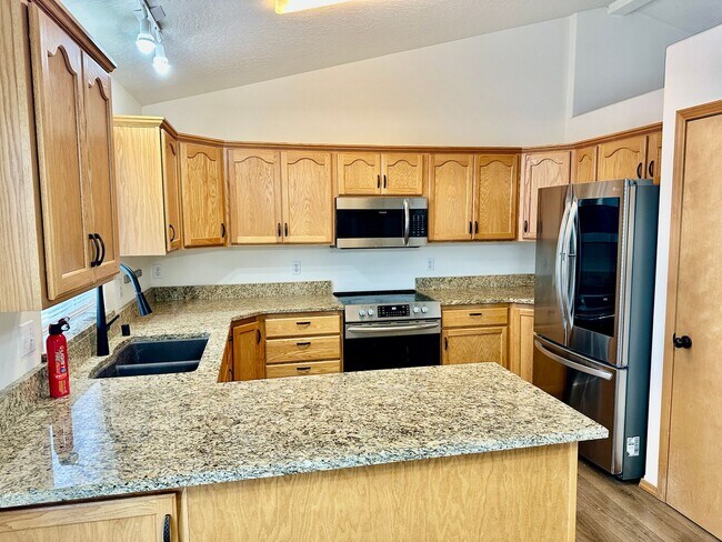 Building Photo - New on the market!