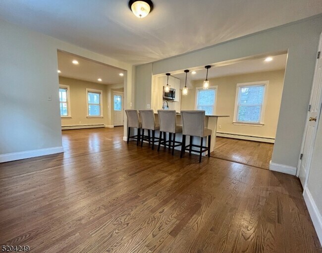 Building Photo - 208 Harrison St