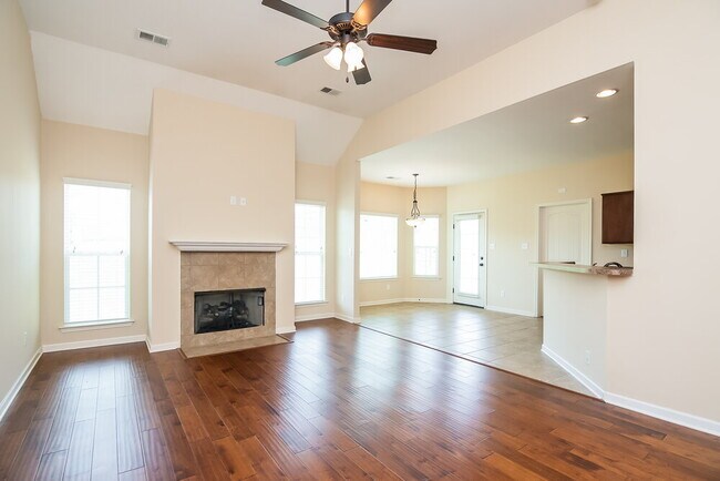 Foto del edificio - 6135 Trail Creek Ln